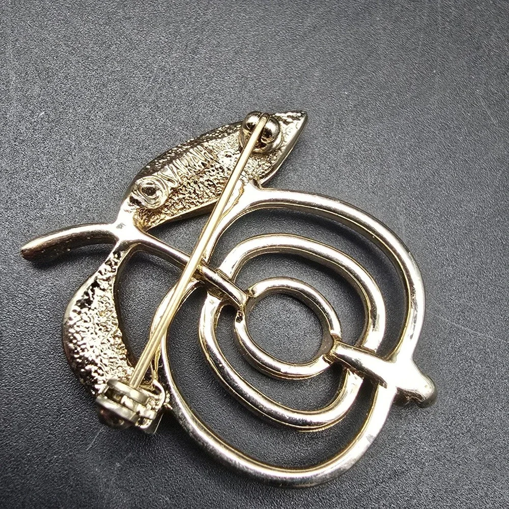 Sarah Coventry Gold Tone Apple Fruit Brooch Vintage Costume Jewelry
